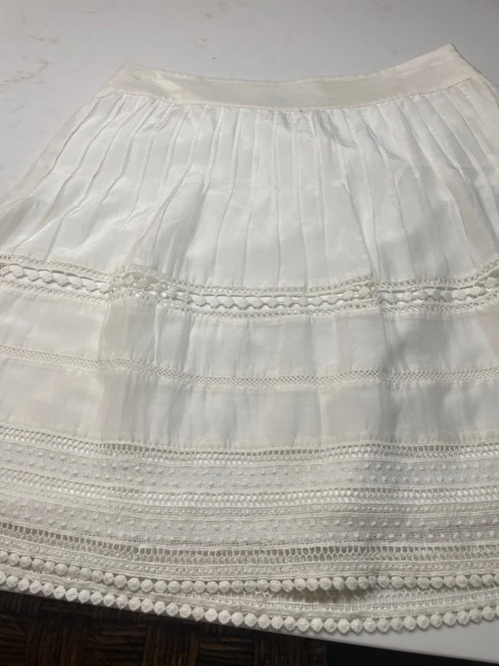 Ann Taylor cream lace trim boho  feminine mini skirt Size 6